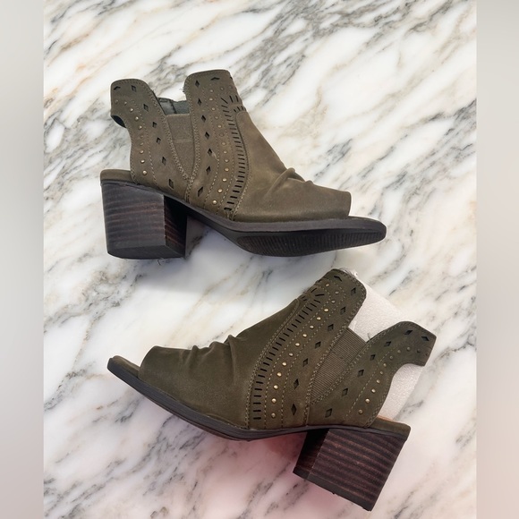 Baretraps Izzie Shooties Peep Toe Women's Shoes Moss Size 5 - Picture 2 of 14